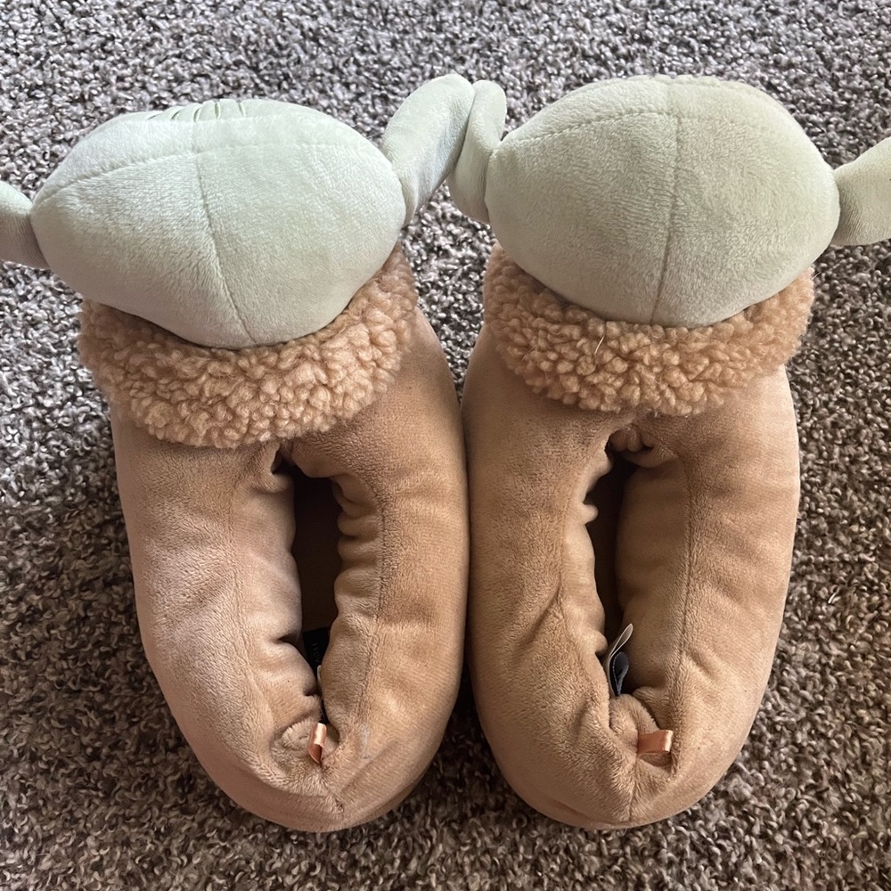 LAST CHANCE American Eagle baby yoda Grogu slippers - Picture 3 of 5